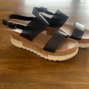 Steve Madden Wedge sandals